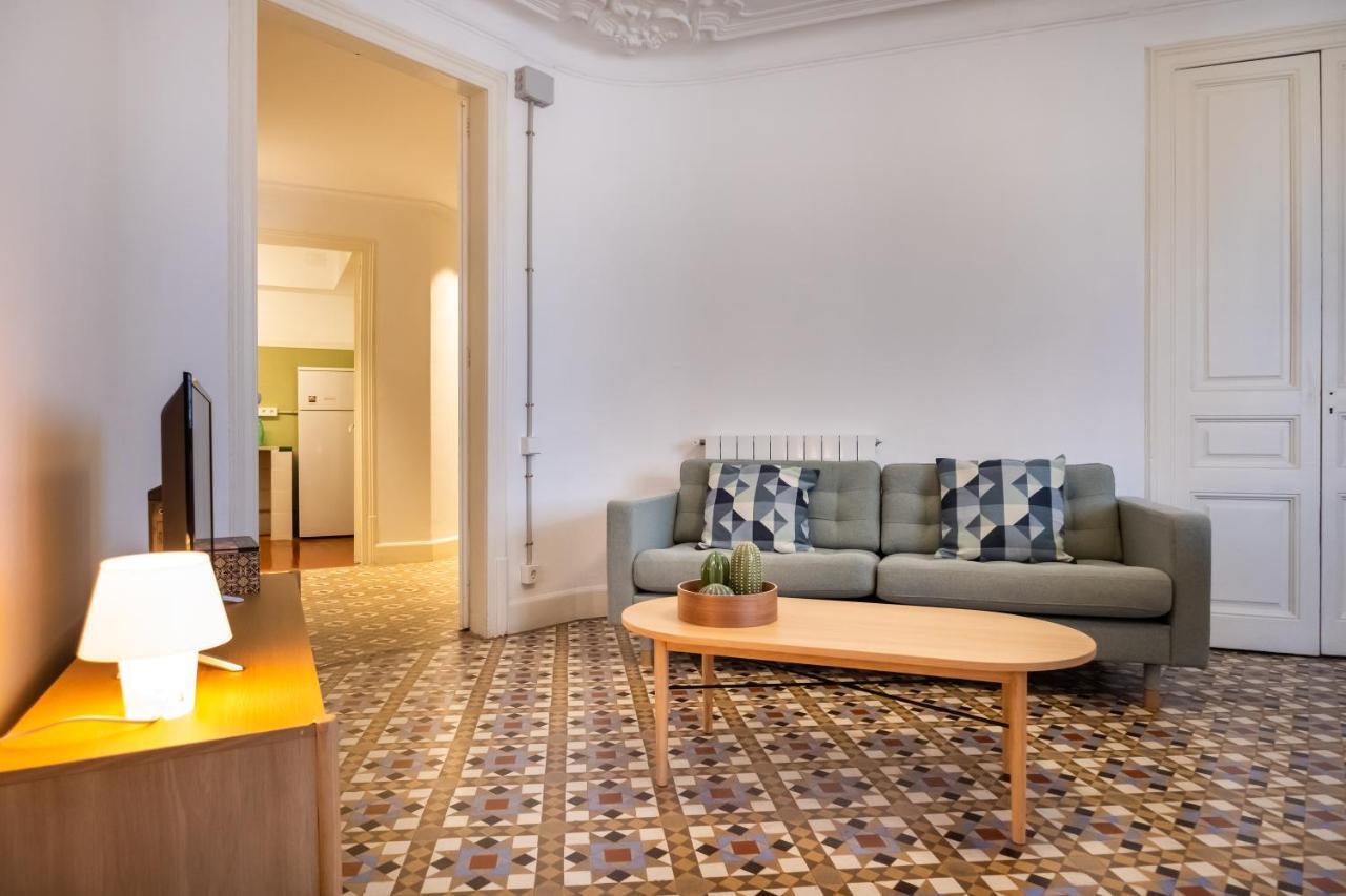 B42 - Modernist Apartment For Large Groups In Eixample Barcelona Kültér fotó