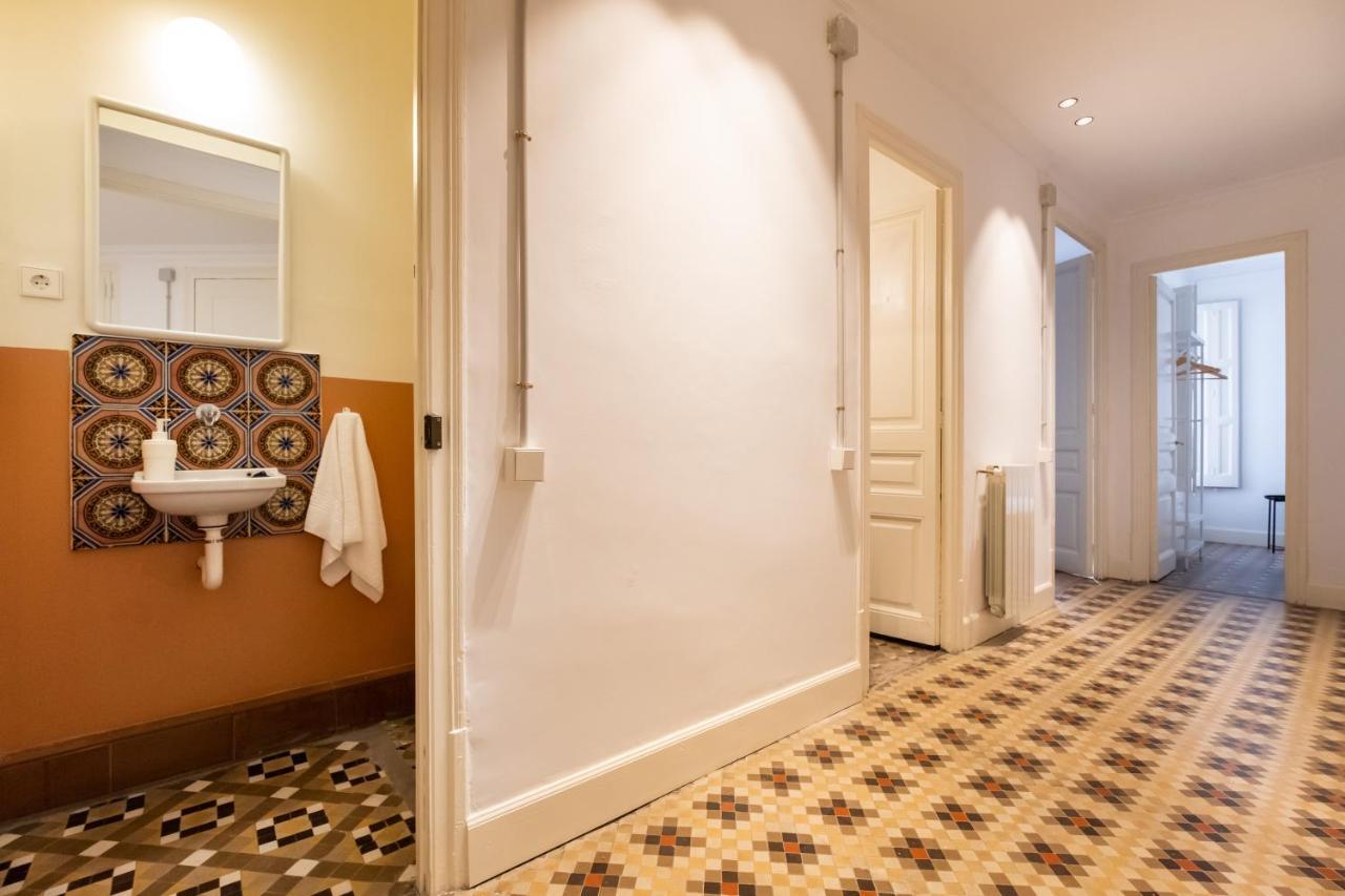 B42 - Modernist Apartment For Large Groups In Eixample Barcelona Kültér fotó